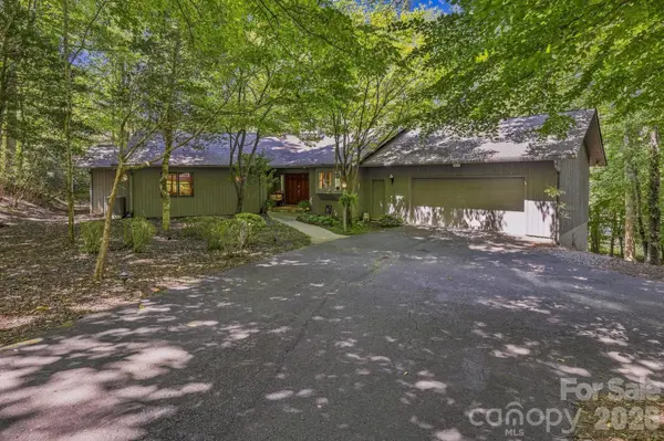 193 Downing PL, Lake Lure, NC 28746