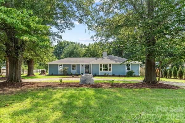 821 Dallas Spencer Mountain RD, Dallas, NC 28034