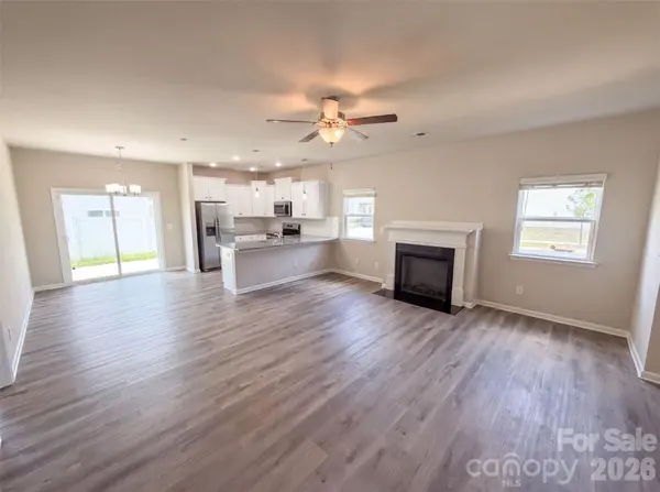 4104 Stoneygreen LN, Charlotte, NC 28215