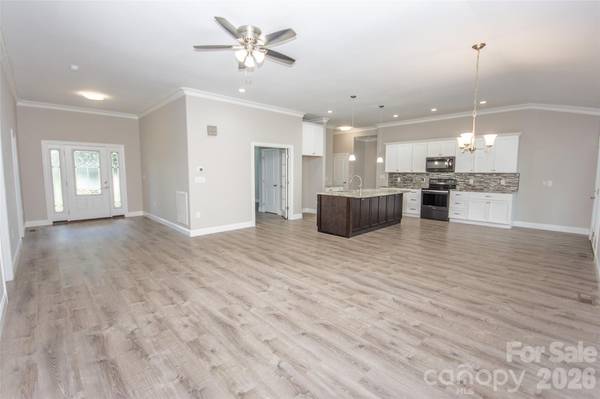 317 Thistle LN, Statesville, NC 28625