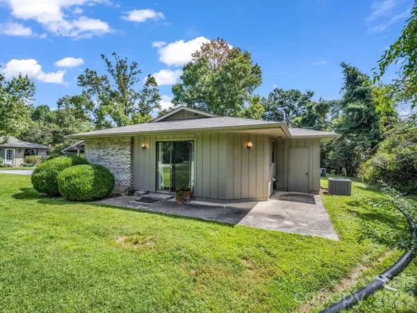 703 Farmington CIR, Hendersonville, NC 28739