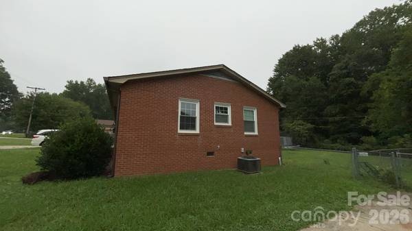 1429 Edgewood RD, Bessemer City, NC 28016