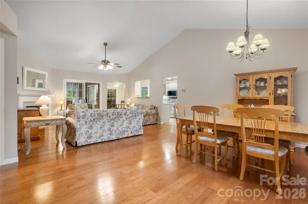 69 Red Cedar DR, Hendersonville, NC 28792