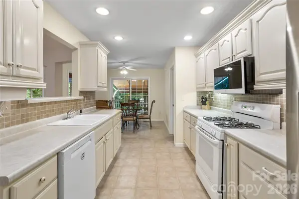69 Red Cedar DR, Hendersonville, NC 28792