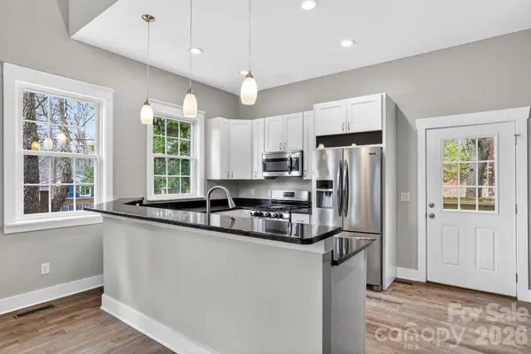 155 N Fork RD, Black Mountain, NC 28711