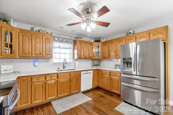 5507 Land Harbour DR, Granite Falls, NC 28630