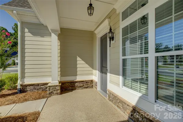 82105 Standing Oak DR, Charlotte, NC 28278