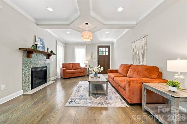 5810 Dwayne Starnes DR, Hickory, NC 28602