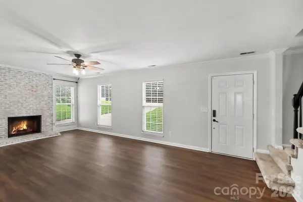 2132 Killarney PL, Charlotte, NC 28262
