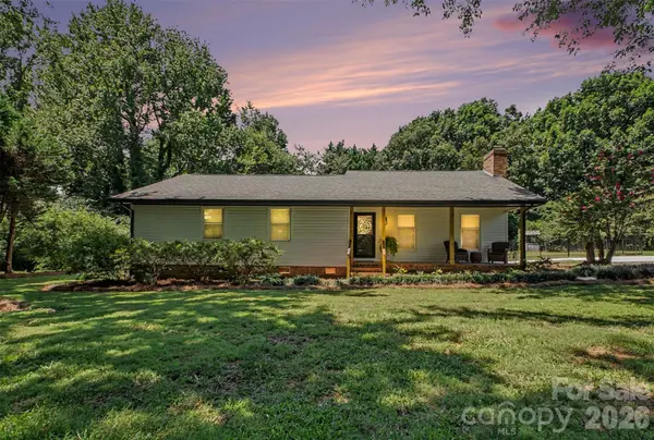8319 Vagabond RD, Charlotte, NC 28227
