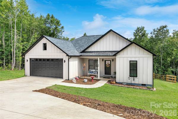 98 Lexxi LN, Tryon, NC 28782