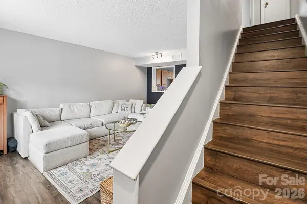 1300 Larchmont PL #303, Salisbury, NC 28144