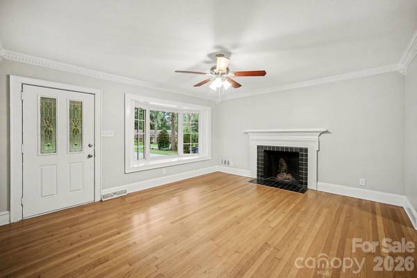 704 1st Avenue PL NE, Conover, NC 28613