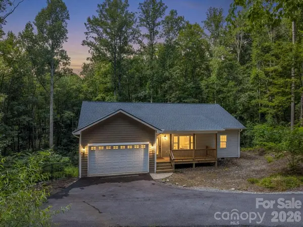 180 Ridgeview DR, Hendersonville, NC 28792