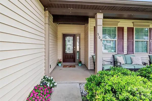 509 Augustus LN, Mount Holly, NC 28120