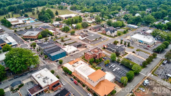 225 E D ST, Newton, NC 28658