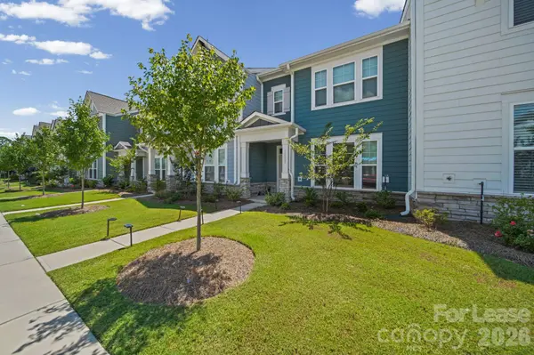 10037 Mamillion DR, Huntersville, NC 28078
