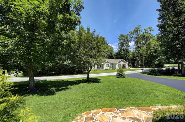 212 Tall Timbers TRL, Hendersonville, NC 28792