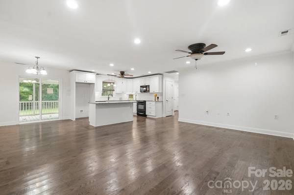 6081 Cambridge DR, Harrisburg, NC 28075