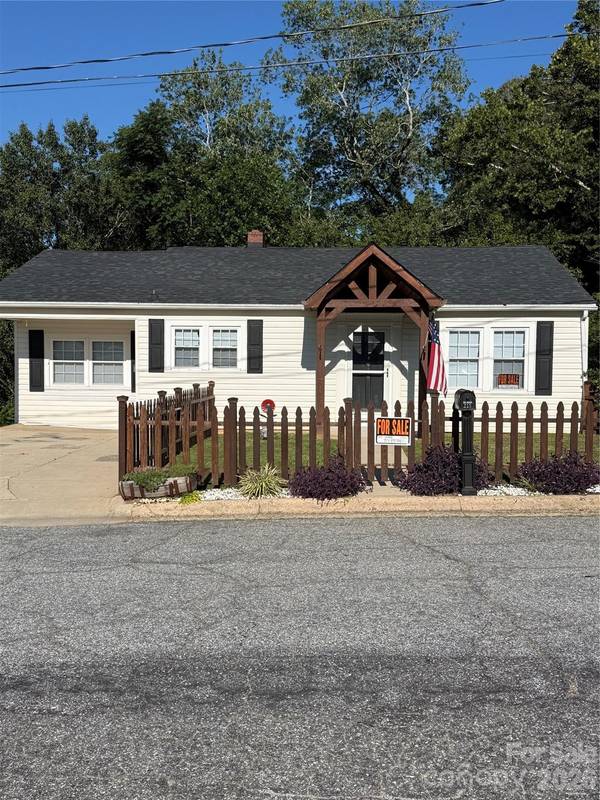 416 Edgewood DR SW, Lenoir, NC 28645