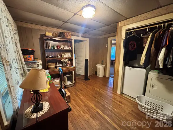 1102 Regal PL NW, Lenoir, NC 28645