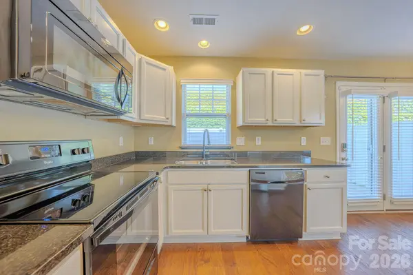 19 Barnett Shoals DR, Weaverville, NC 28787