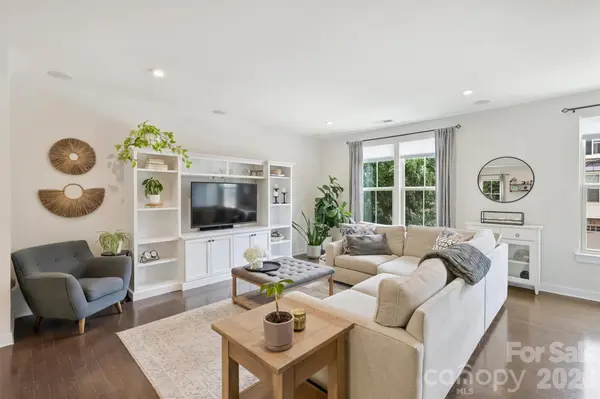 1940 Catkin LN, Charlotte, NC 28205