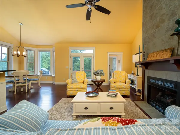 21 N Kaufman Stone WAY, Biltmore Lake, NC 28715