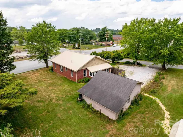 103 E King ST, East Flat Rock, NC 28726