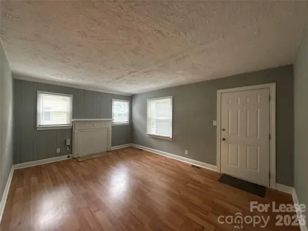 2660 Revolution Park DR, Charlotte, NC 28206