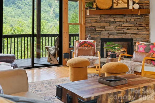 417 Garden LN, Lake Lure, NC 28746