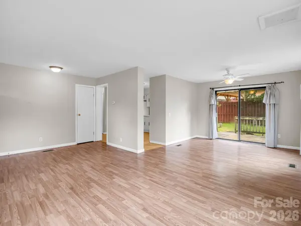 1 Lakewood RD, Hendersonville, NC 28792
