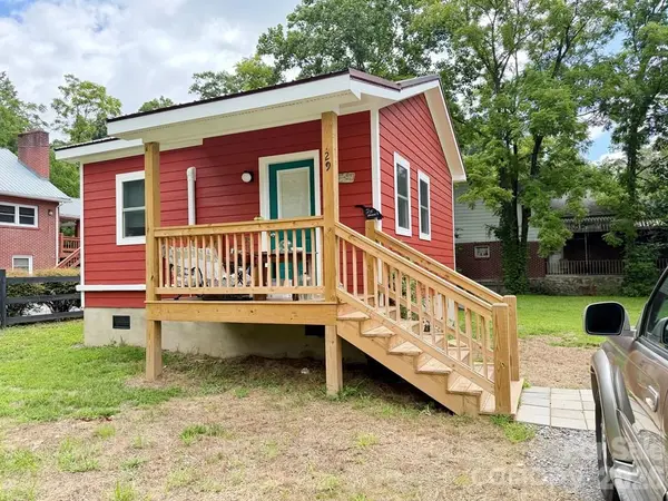 27 Bartlett ST, Sylva, NC 28779