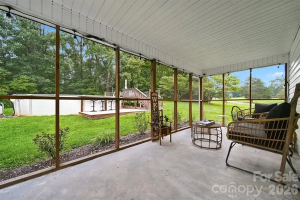 1706 Oakmont DR, Lenoir, NC 28645