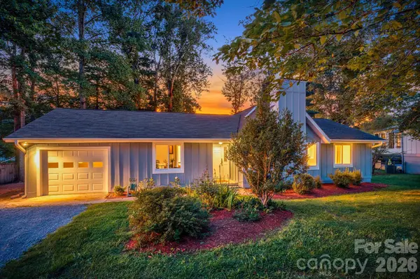 35 Golden Oaks LN, Fletcher, NC 28732