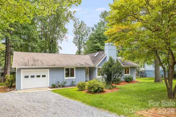 35 Golden Oaks LN, Fletcher, NC 28732