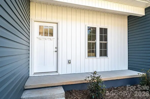 1314 39th Street CIR SW, Hickory, NC 28602