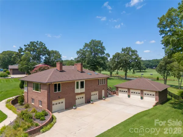 1419 Stoneyridge DR, Charlotte, NC 28214