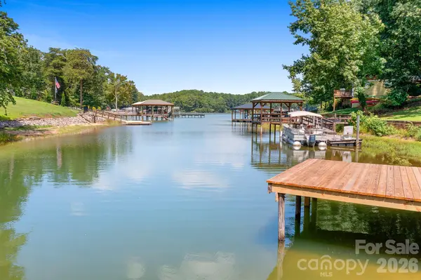 7224 Right Angle ST, Sherrills Ford, NC 28673