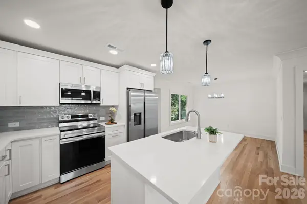 1041 Watts DR, Charlotte, NC 28216
