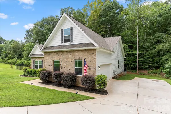 3229 Creek Bend CT, Sherrills Ford, NC 28673