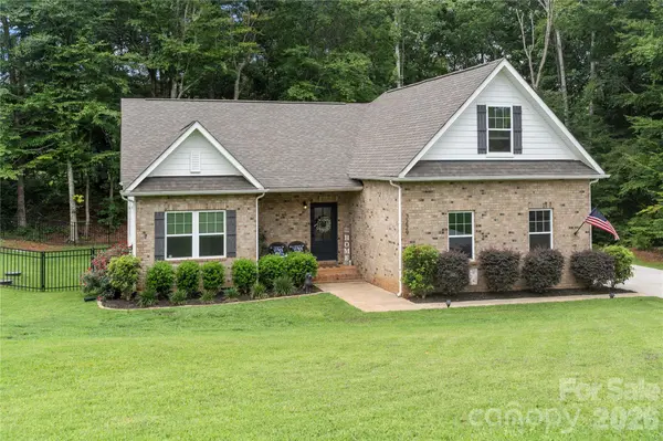 3229 Creek Bend CT, Sherrills Ford, NC 28673