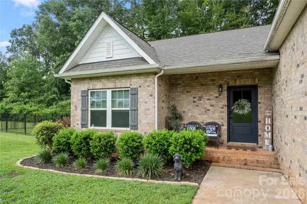 3229 Creek Bend CT, Sherrills Ford, NC 28673