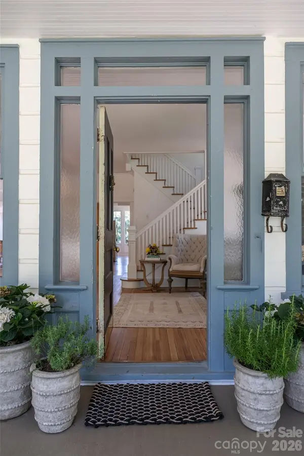 142 Edwin PL, Asheville, NC 28801