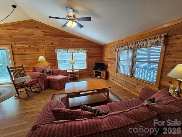 194 Long Ridge DR, Lake Lure, NC 28746