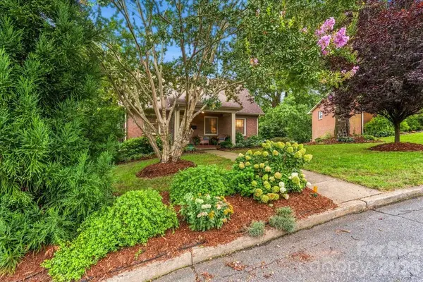 104 Hawthorne LN, Morganton, NC 28655