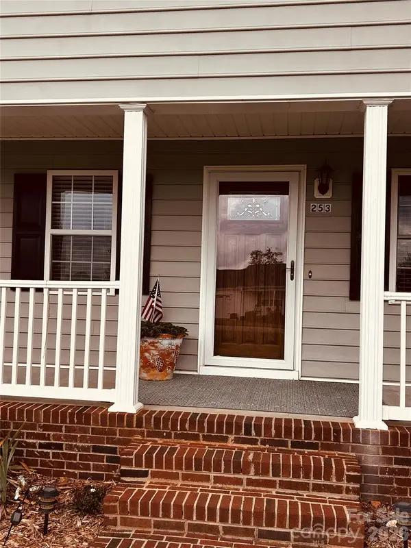 253 Stable Brook LN, Taylorsville, NC 28681