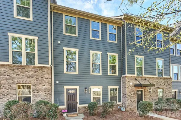 1317 Queen Lyon CT, Charlotte, NC 28205