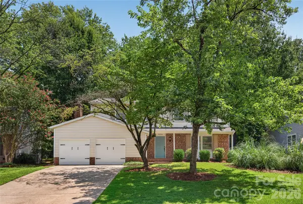 9524 Robert Burns CT, Charlotte, NC 28213