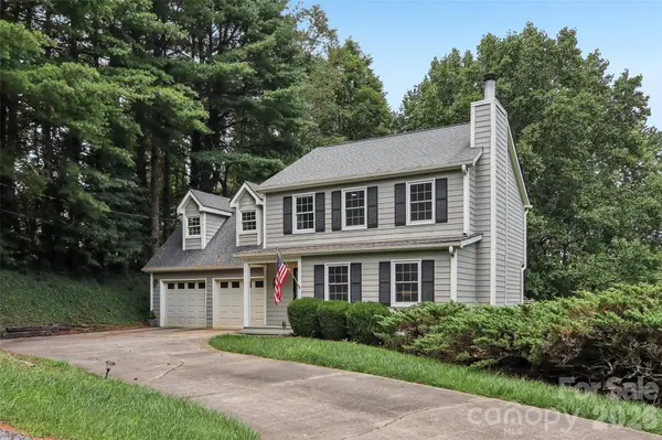 70 Acorn LN, Clyde, NC 28721